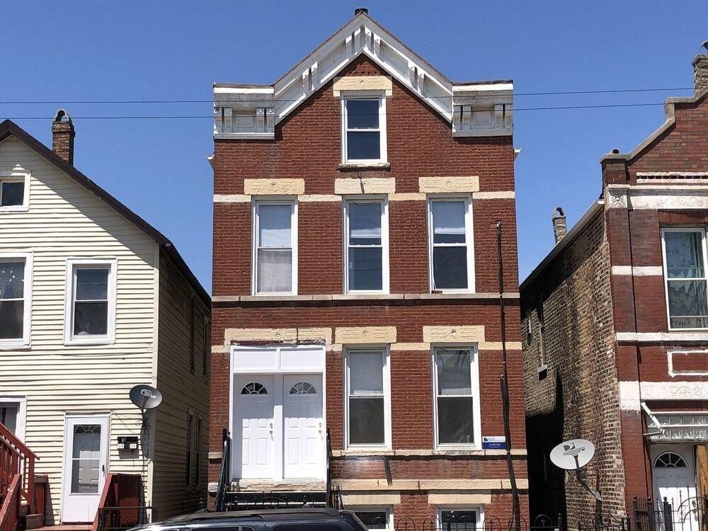 Chicago multifamily building on West 18th Street, Pilsen